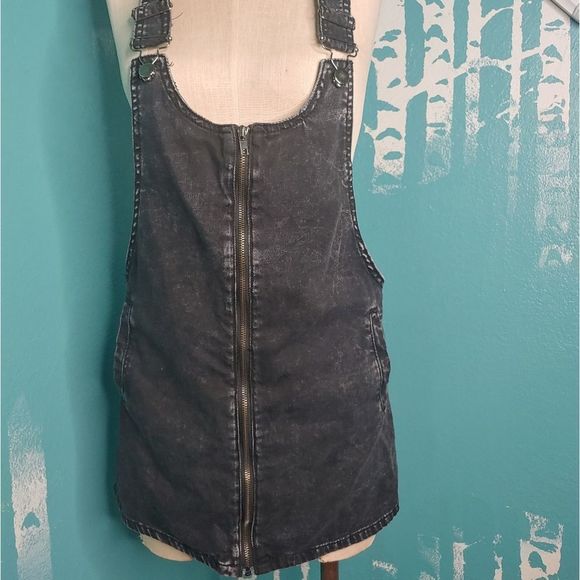 NWOT F21 Black Denim Overall Jumper - Picture 2 of 8